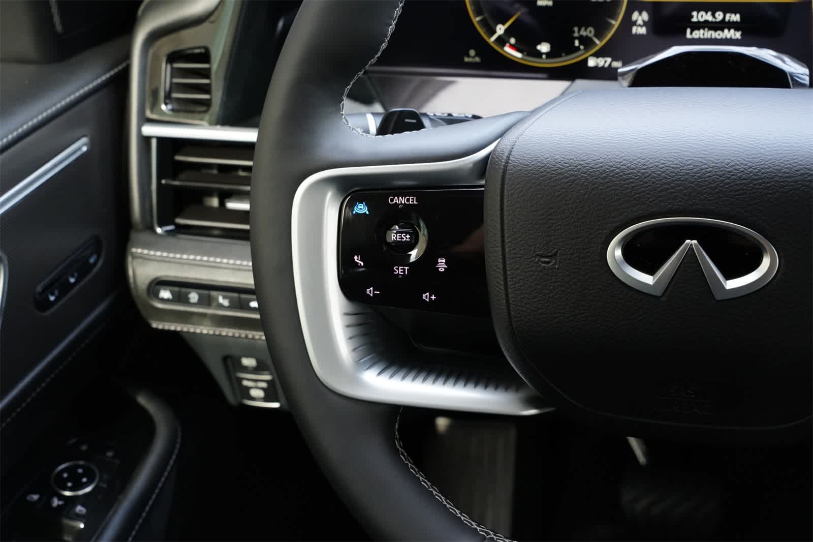 Thumbnail: 2025 INFINITI QX80 - 10