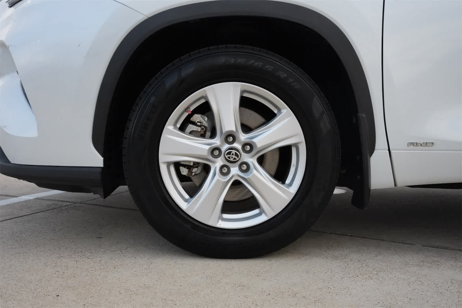 Thumbnail: 2022 Toyota Highlander - 28