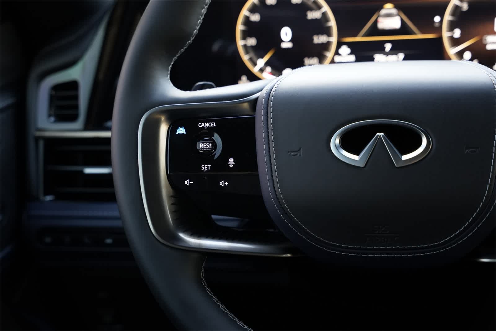 Thumbnail: 2026 INFINITI QX80 - 10