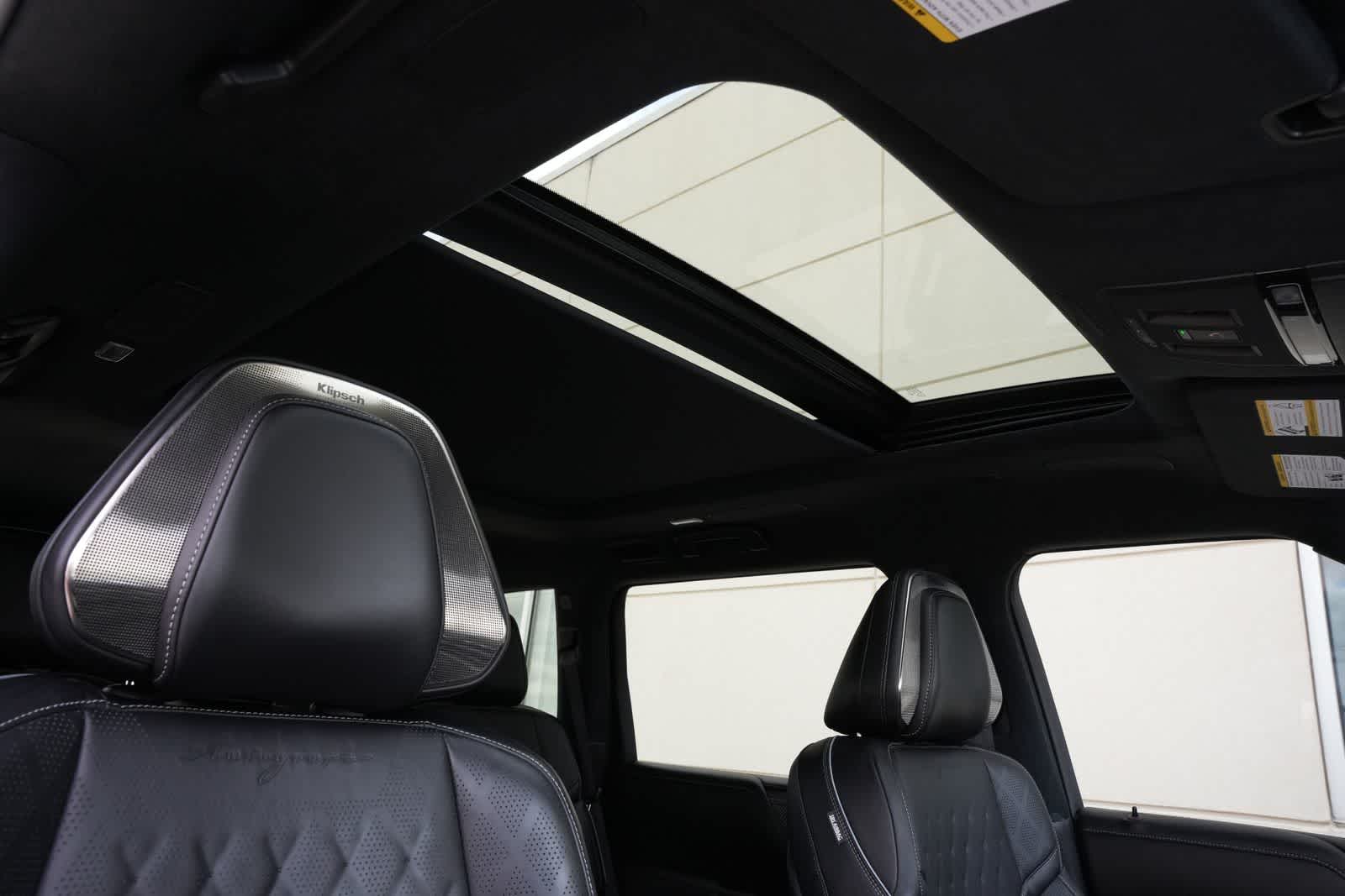 Thumbnail: 2026 INFINITI QX80 - 24