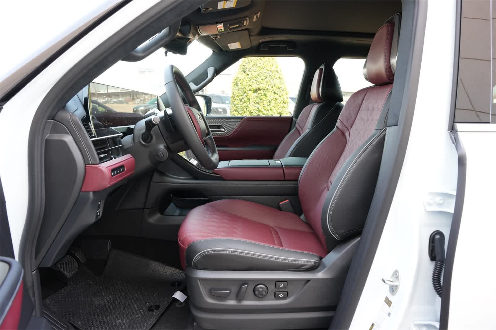 Thumbnail: 2026 INFINITI QX80 - 17