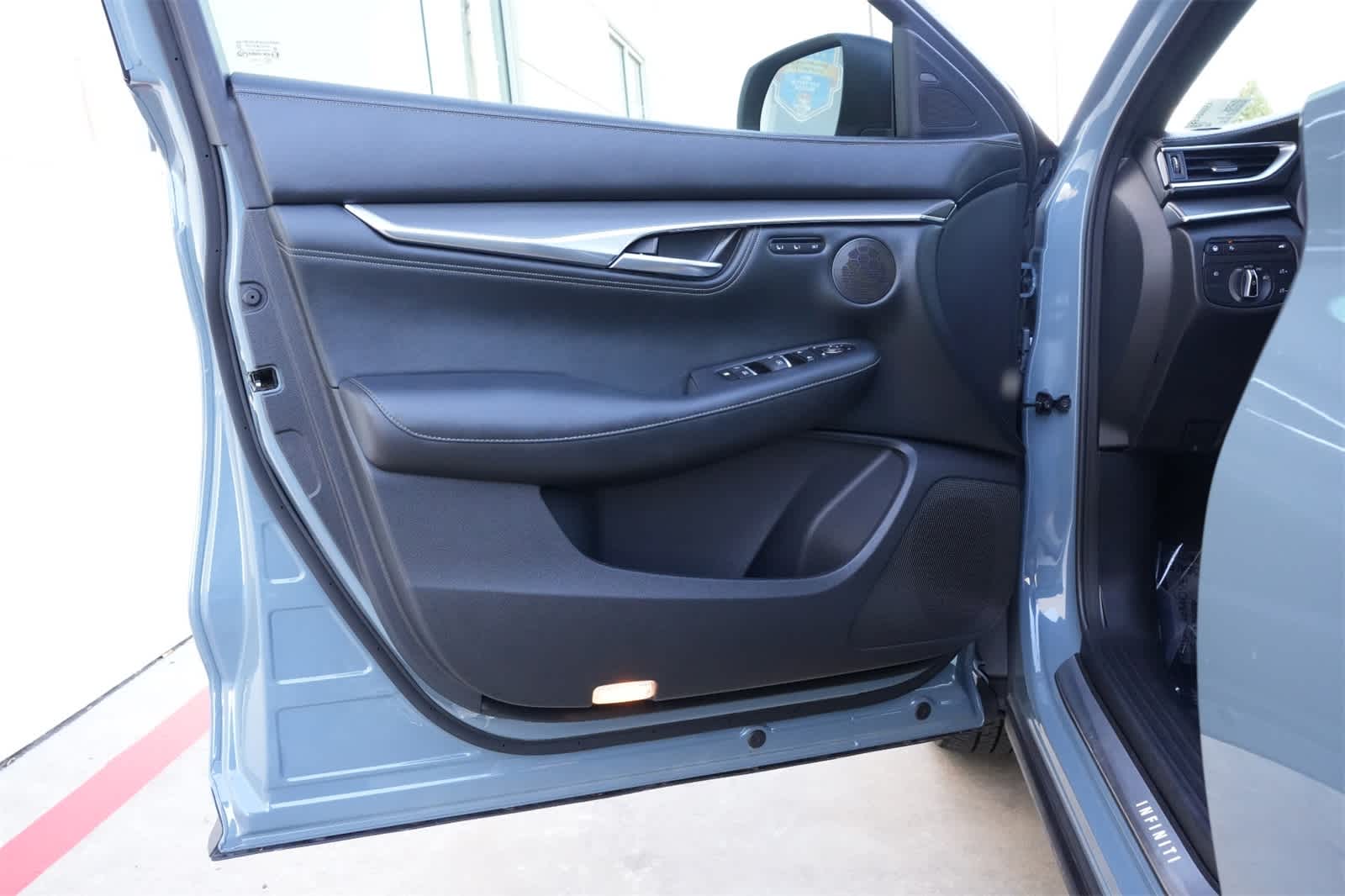 Thumbnail: 2025 INFINITI QX55 - 18