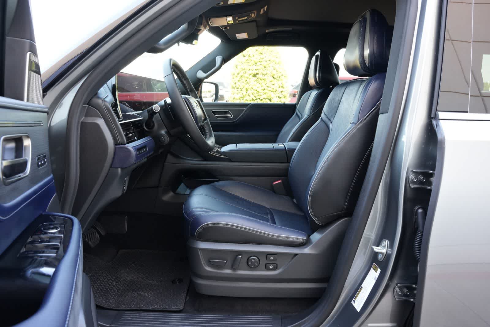 Thumbnail: 2026 INFINITI QX80 - 17