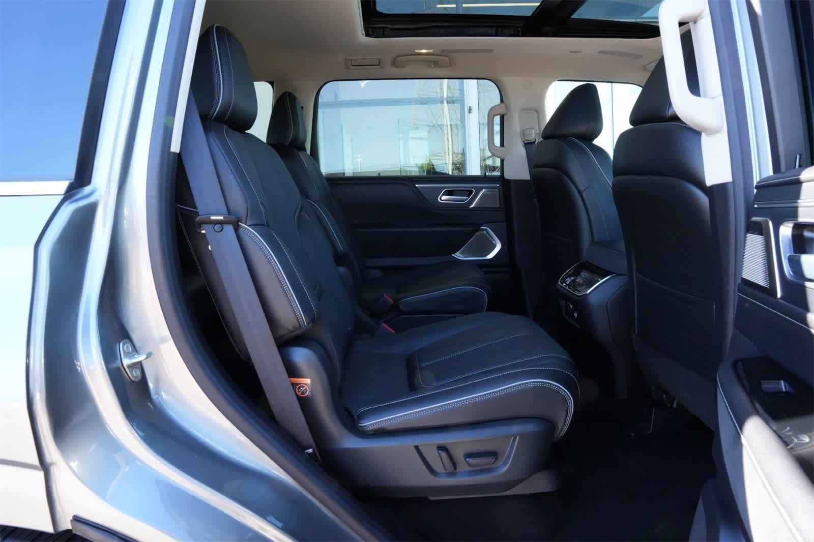 Thumbnail: 2025 INFINITI QX80 - 21