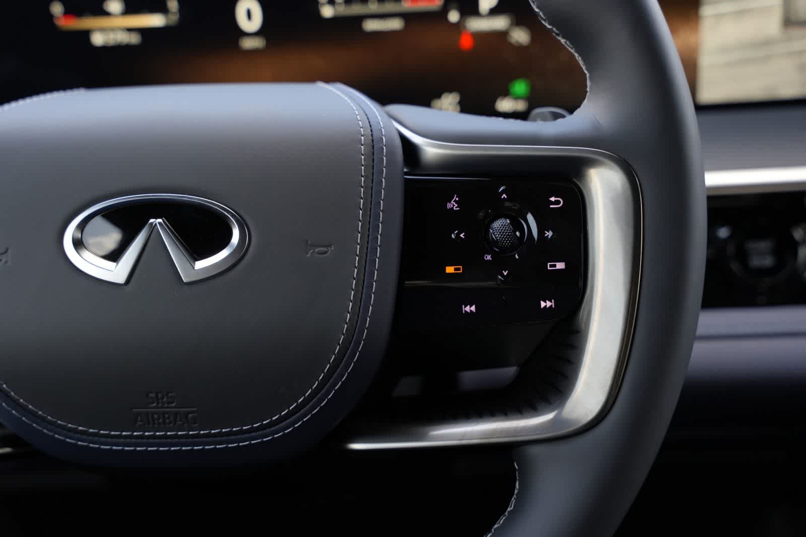 Thumbnail: 2026 INFINITI QX80 - 10