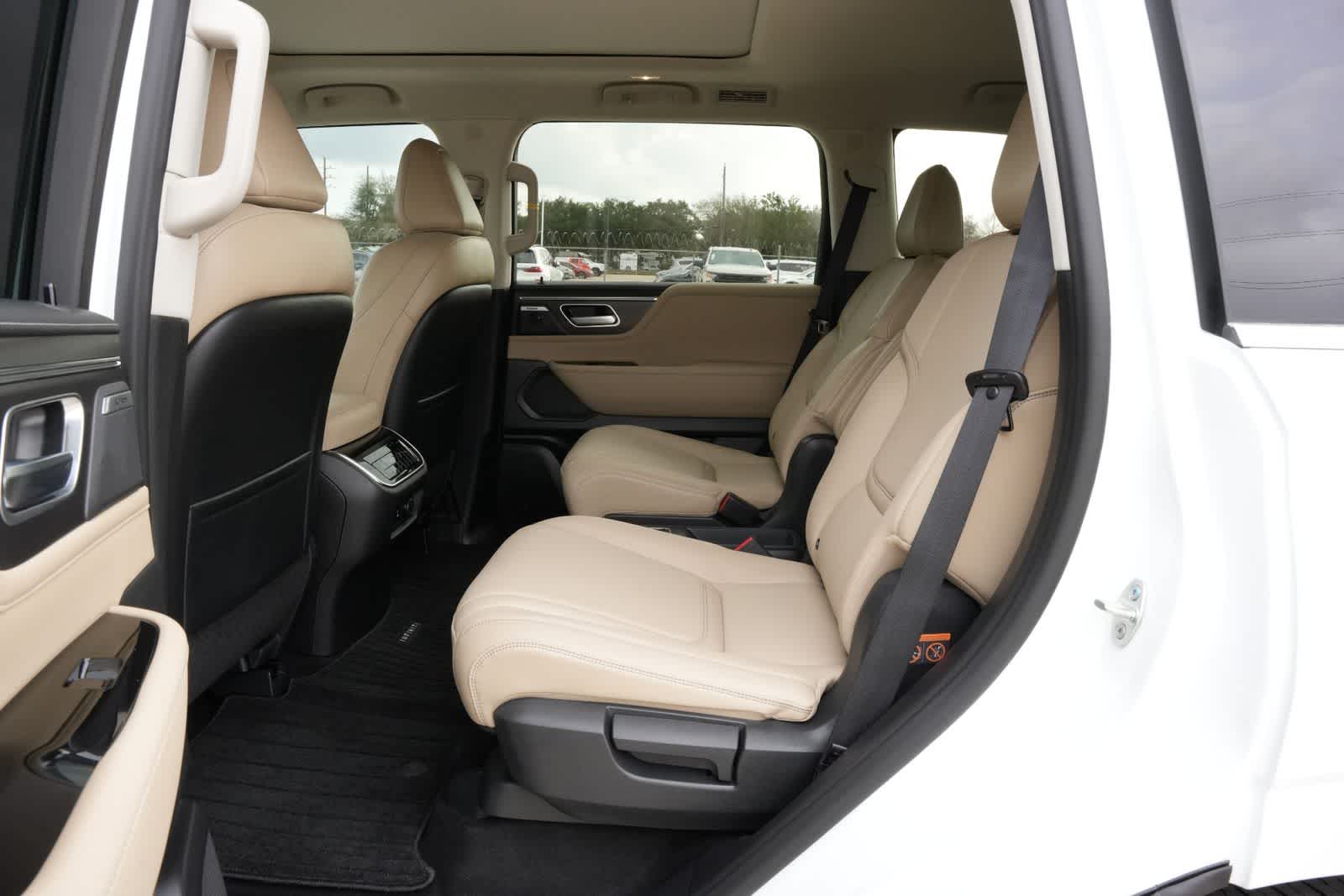 Thumbnail: 2026 INFINITI QX80 - 19