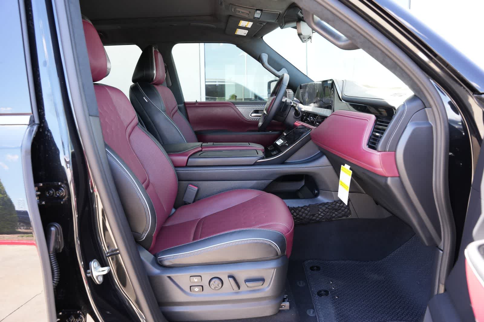 Thumbnail: 2026 INFINITI QX80 - 23