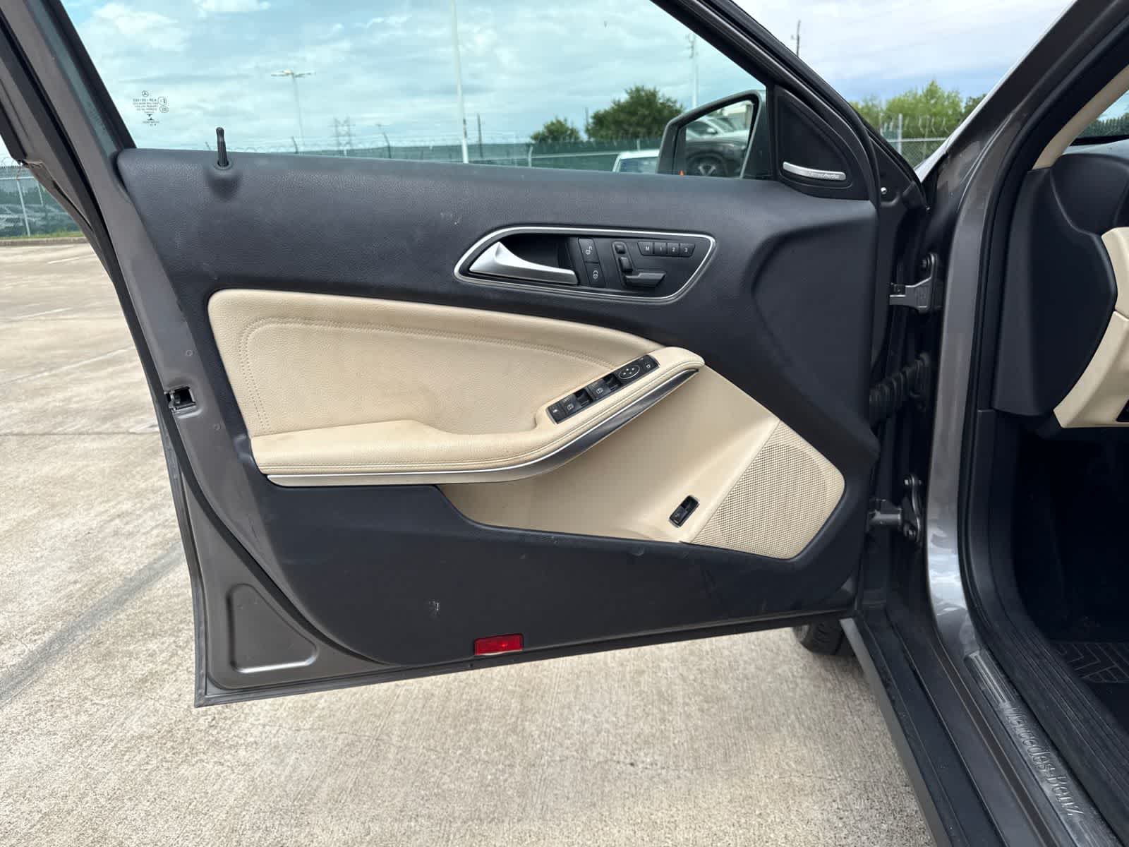 Thumbnail: 2015 Mercedes-Benz GLA - 17