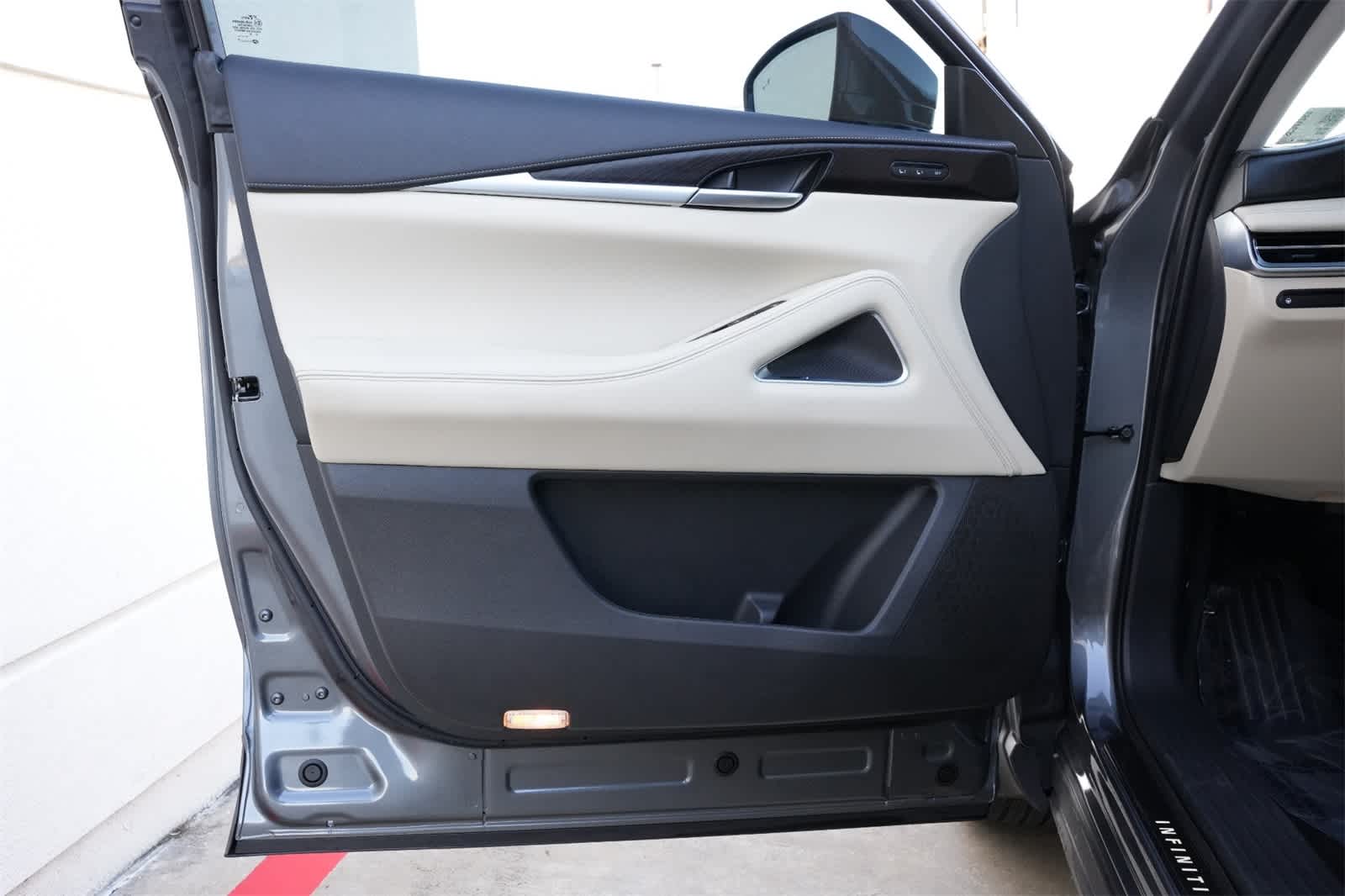 Thumbnail: 2025 INFINITI QX60 - 18