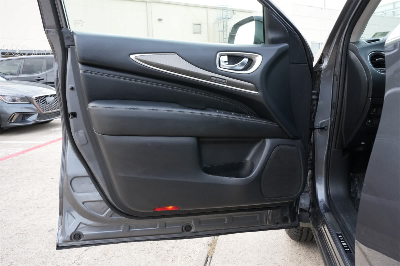 Thumbnail: 2017 INFINITI QX60 - 17