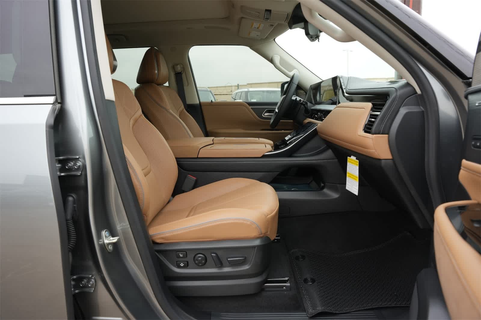 Thumbnail: 2025 INFINITI QX80 - 24