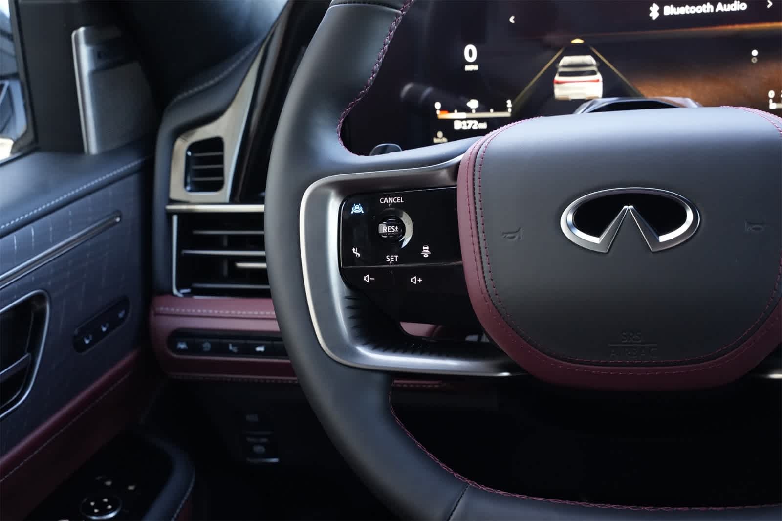 Thumbnail: 2026 INFINITI QX80 - 10