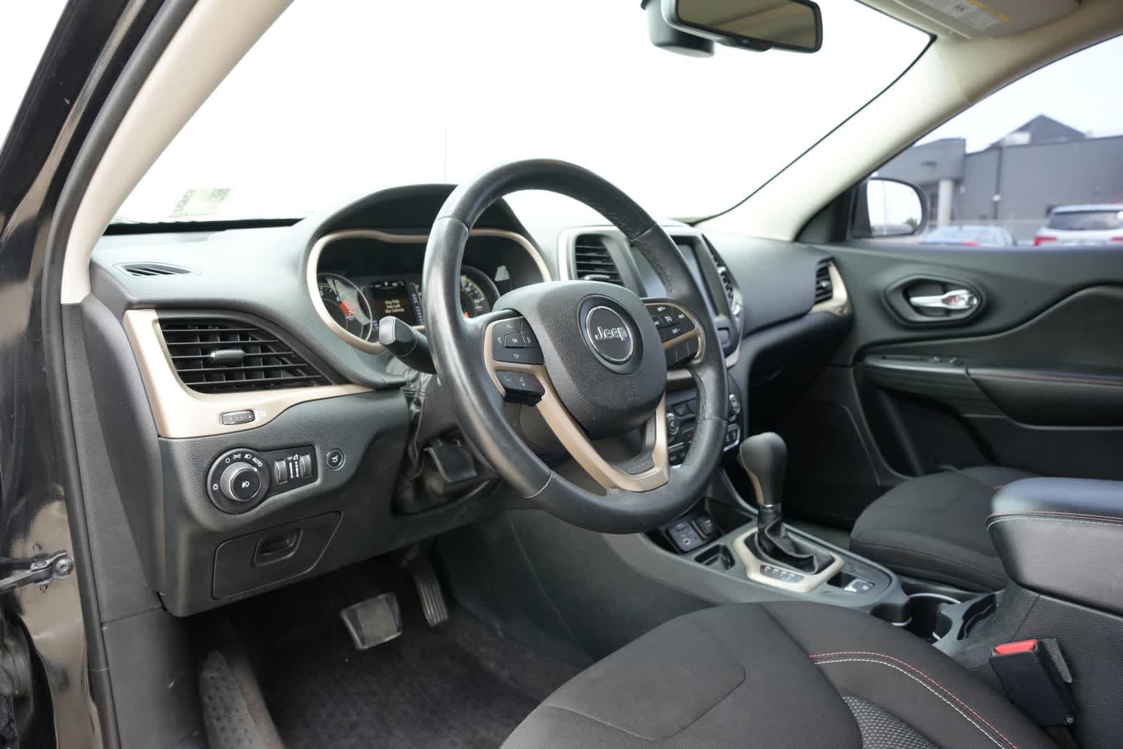 Thumbnail: 2016 Jeep Cherokee - 16