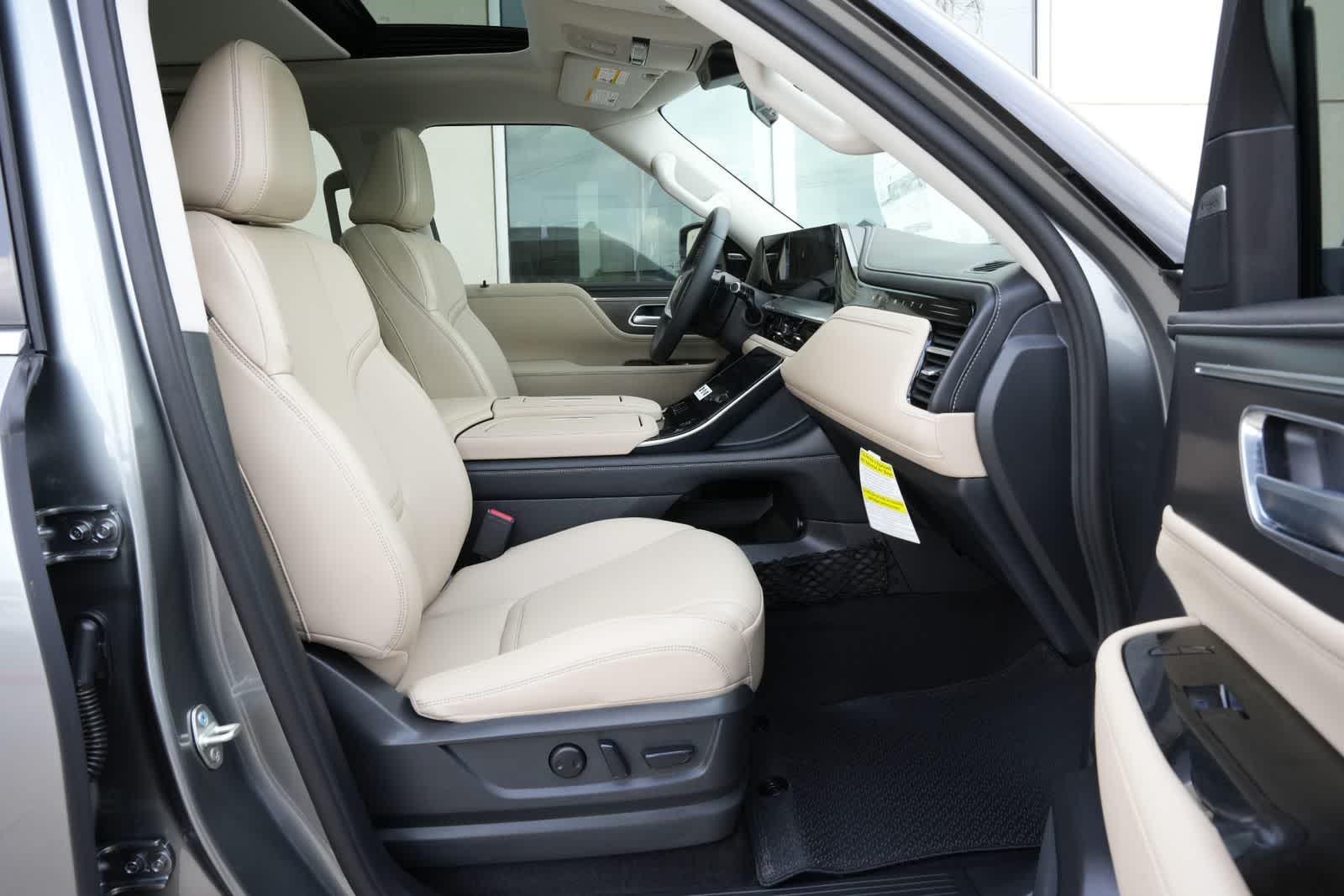 Thumbnail: 2026 INFINITI QX80 - 24