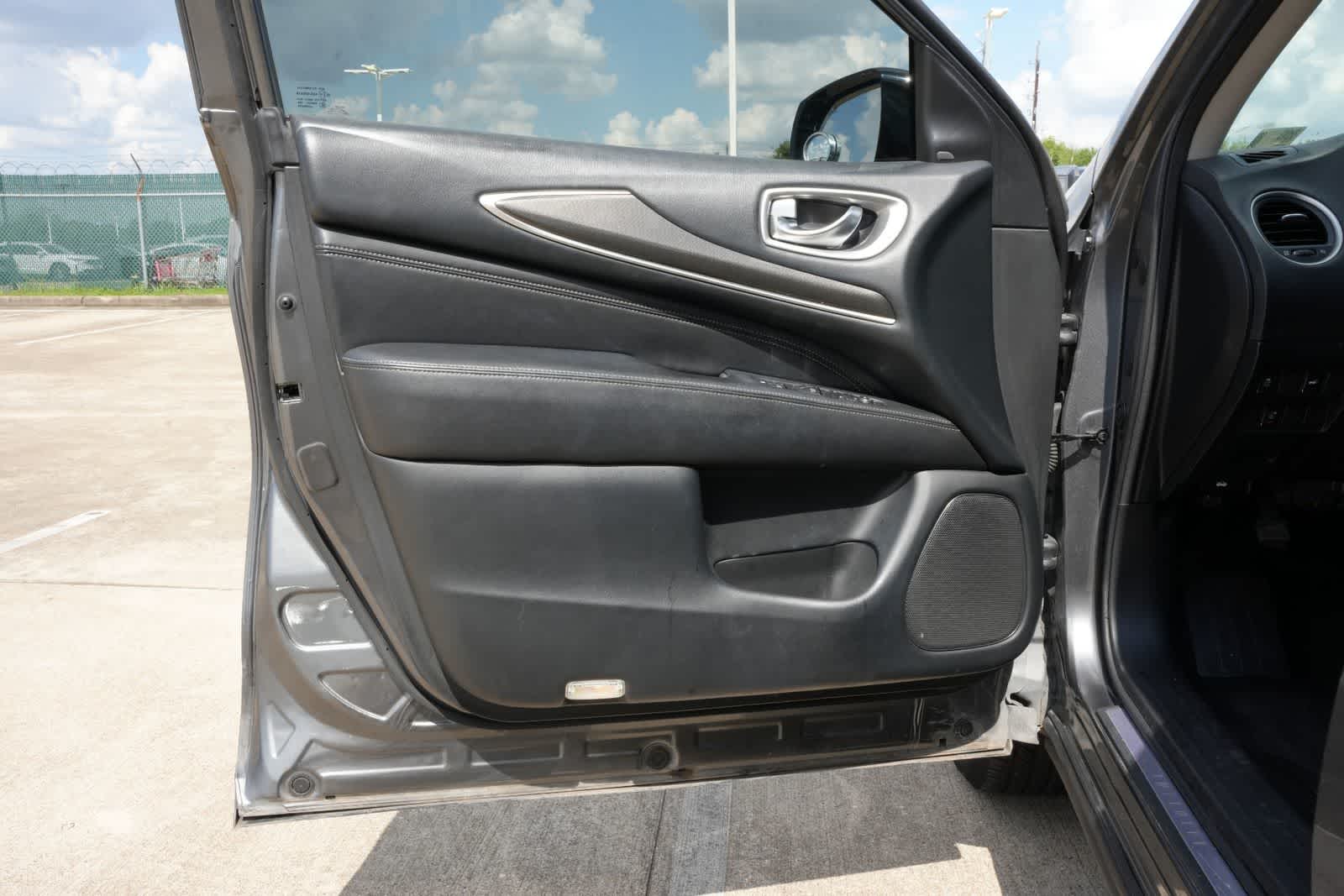 Thumbnail: 2019 INFINITI QX60 - 17