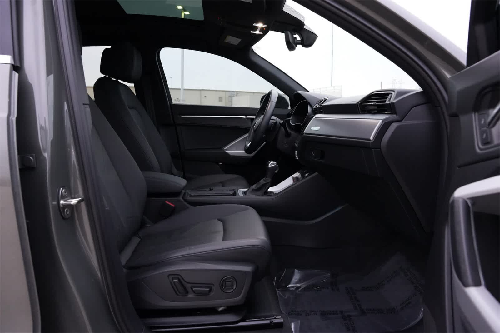 Thumbnail: 2022 Audi Q3 - 23