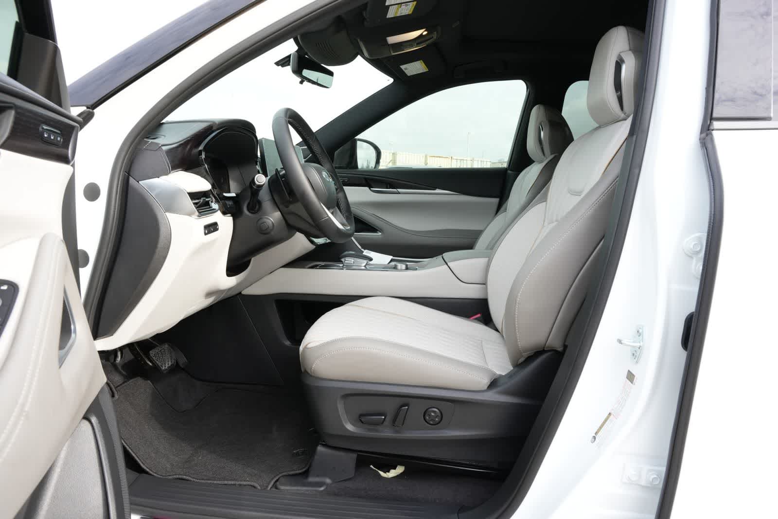 Thumbnail: 2026 INFINITI QX60 - 16