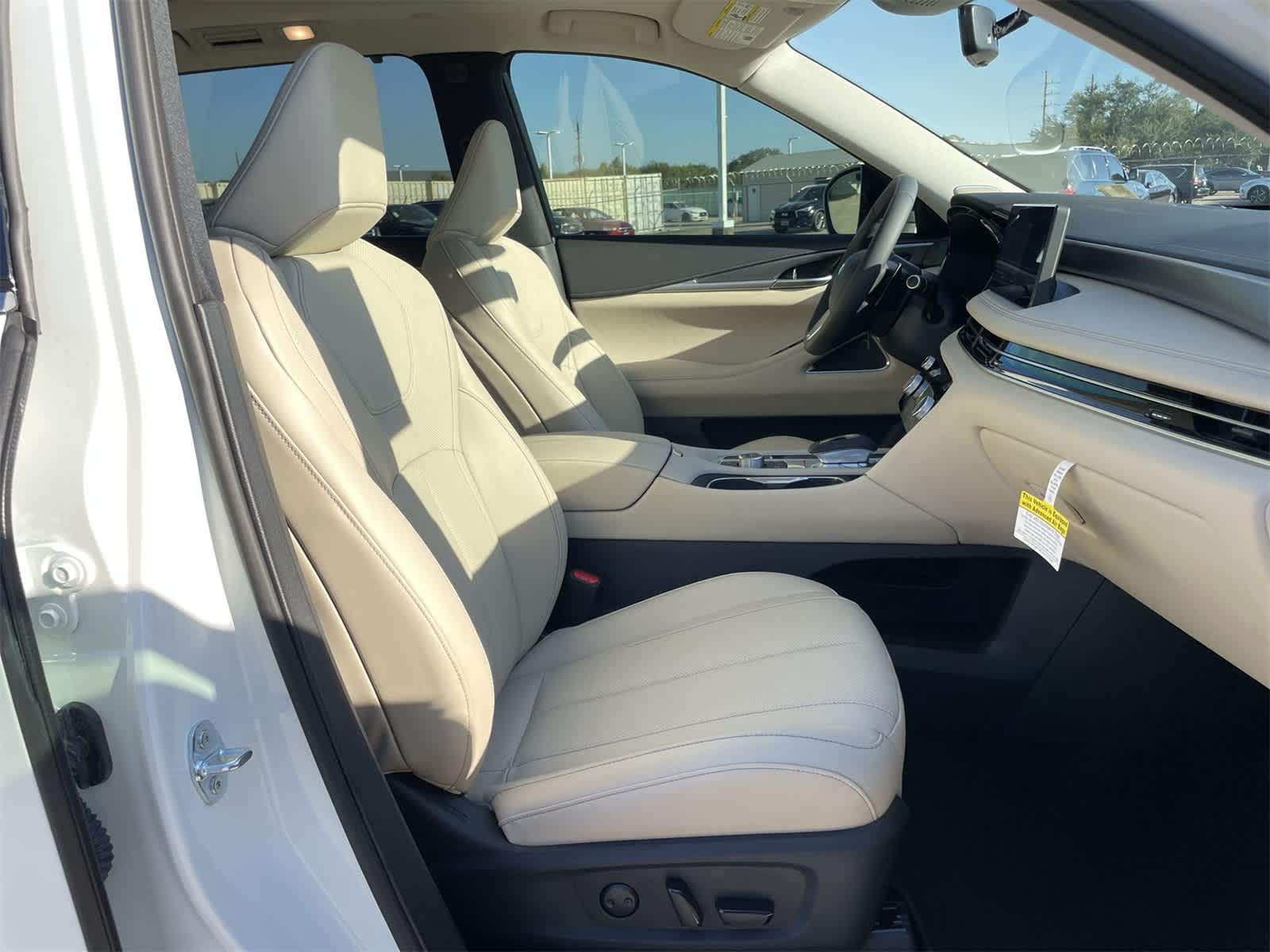 Thumbnail: 2025 INFINITI QX60 - 26