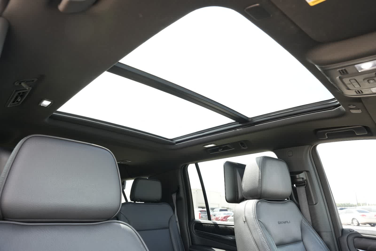 Thumbnail: 2023 GMC Yukon XL - 23
