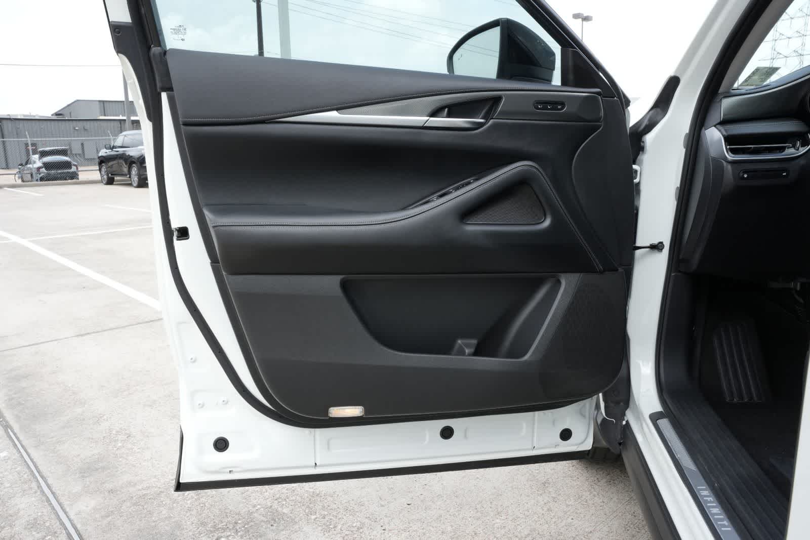 Thumbnail: 2023 INFINITI QX60 - 18