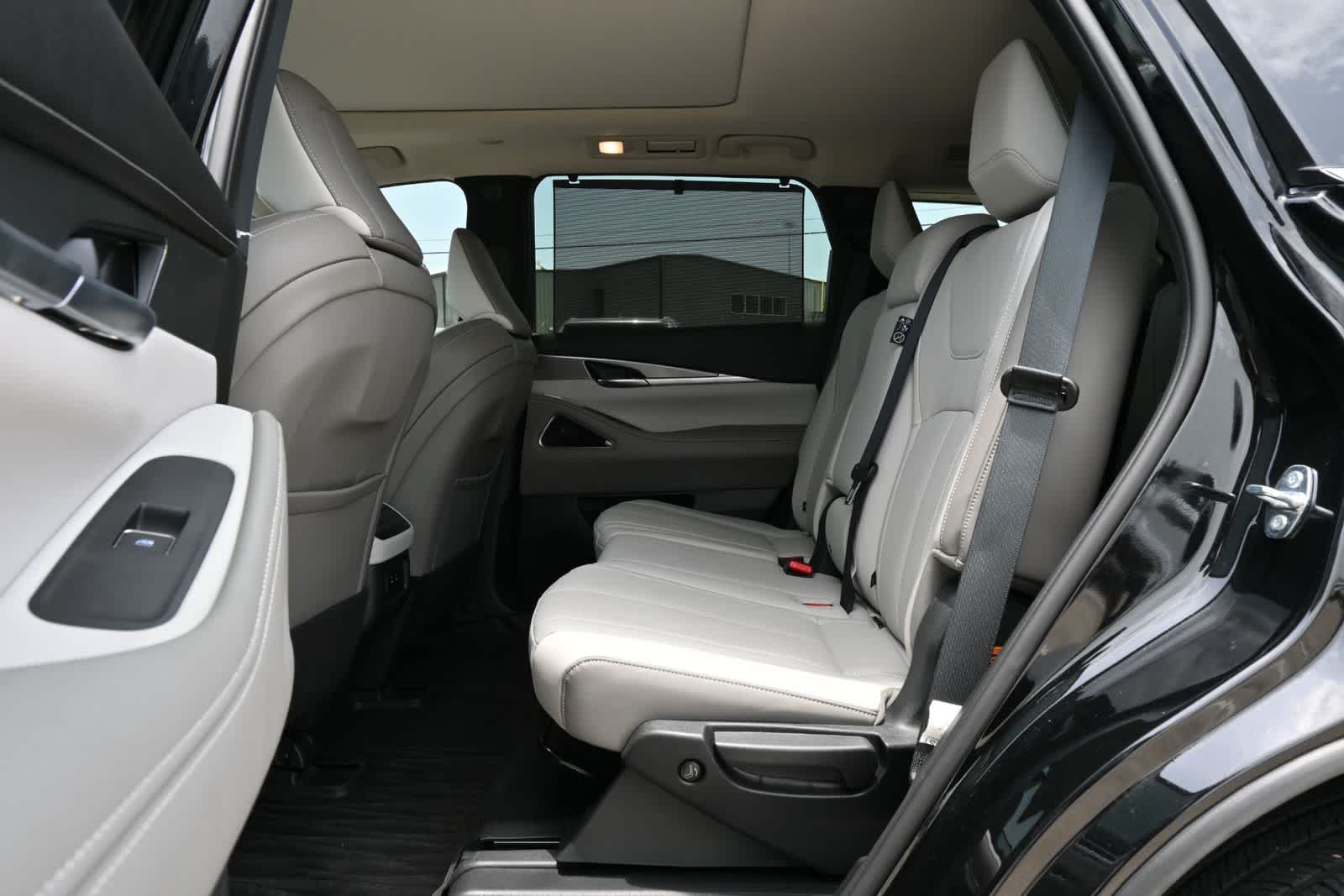 Thumbnail: 2026 INFINITI QX60 - 18