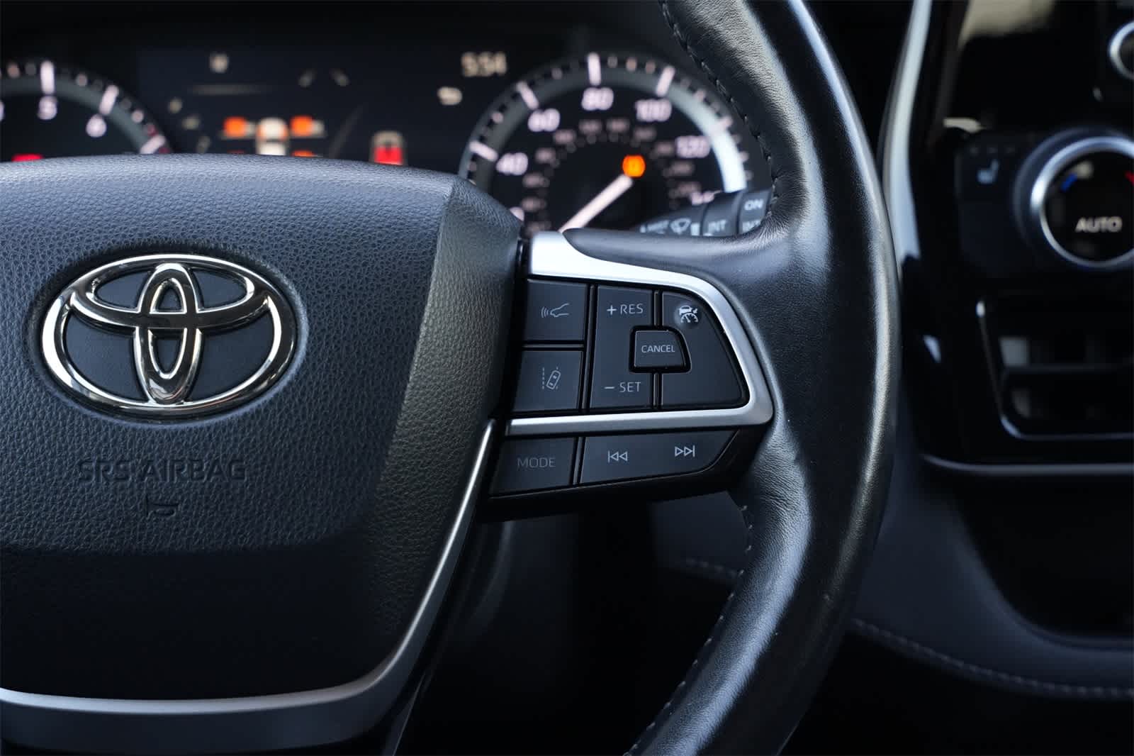 Thumbnail: 2022 Toyota Highlander - 11