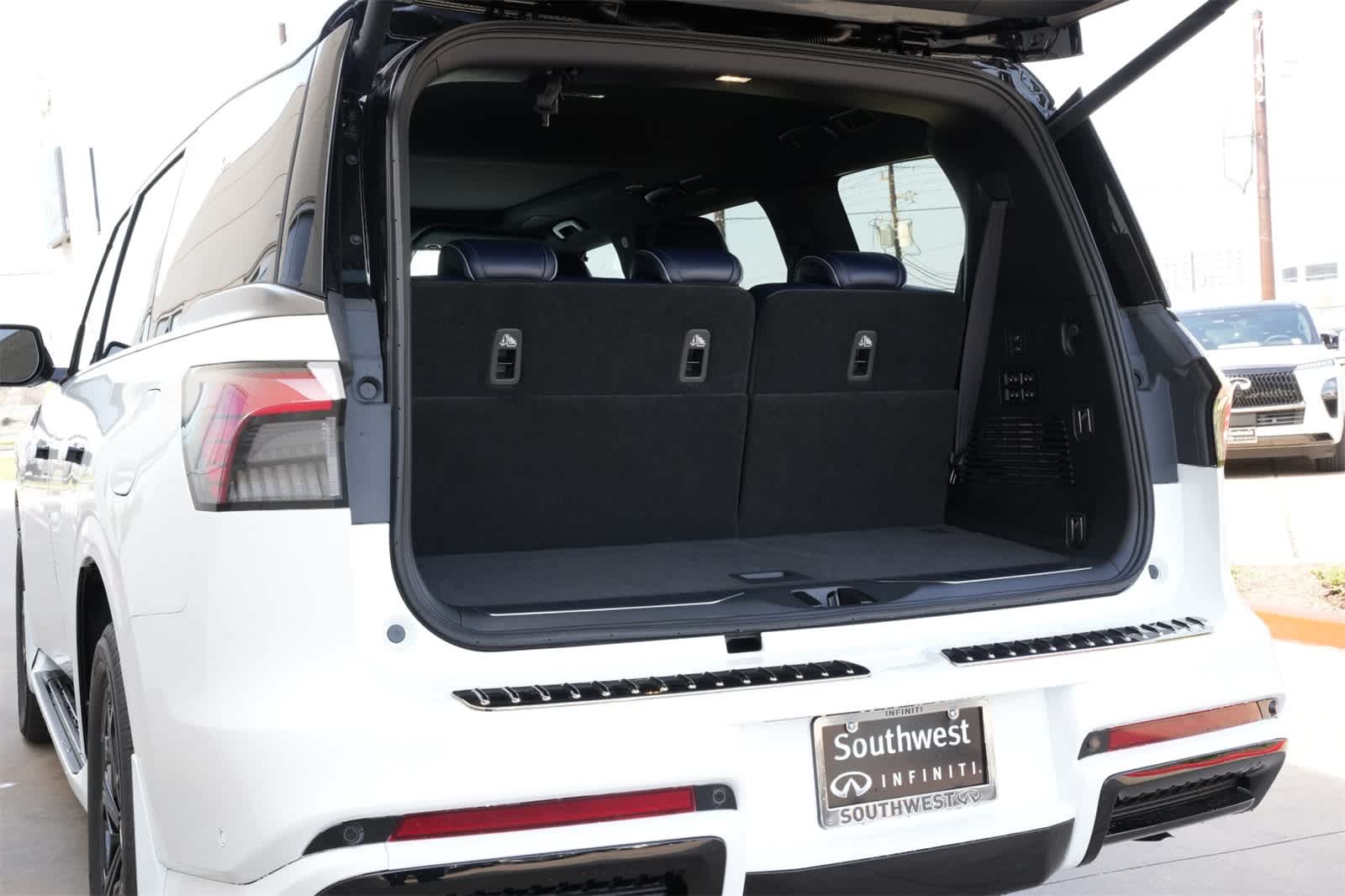 Thumbnail: 2026 INFINITI QX80 - 20