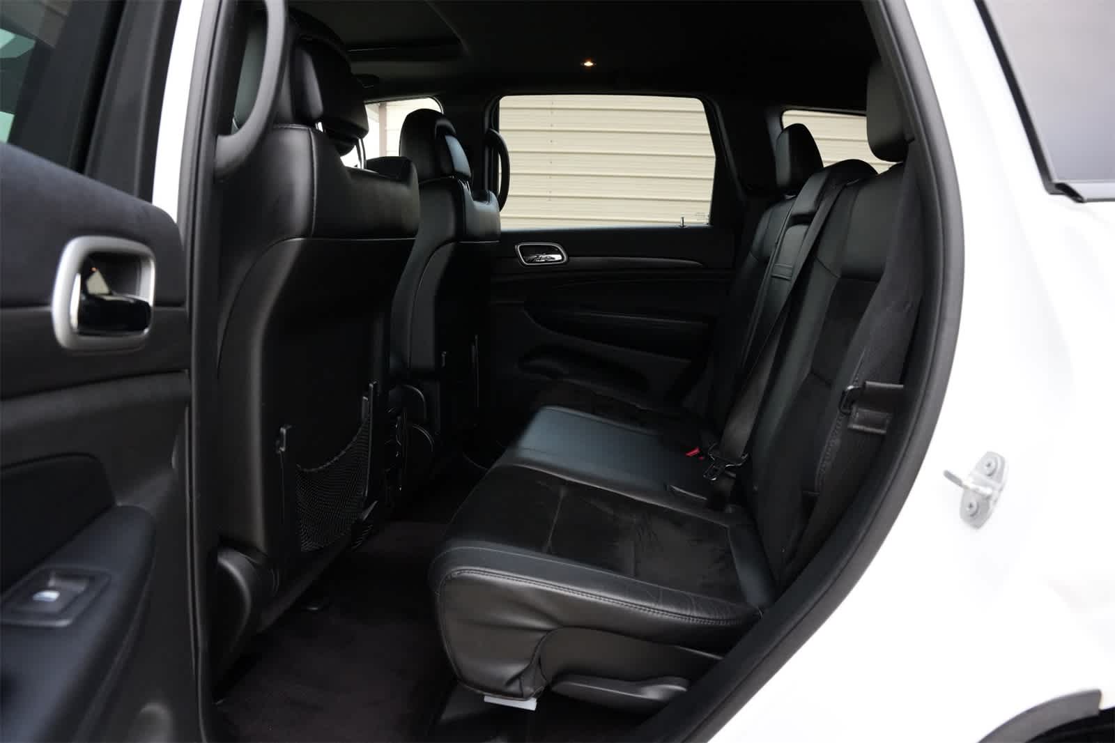 Thumbnail: 2017 Jeep Grand Cherokee - 19