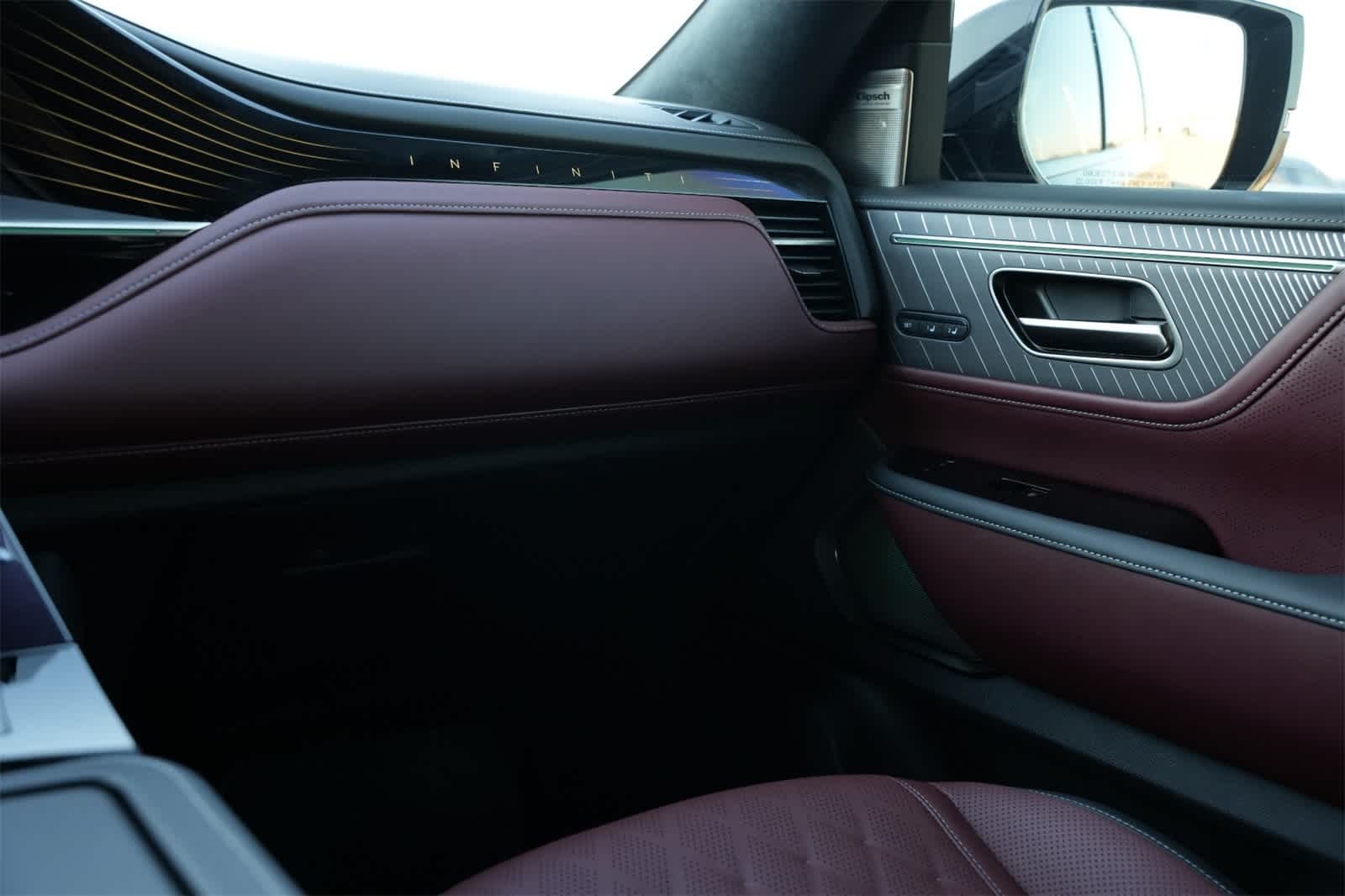 Thumbnail: 2026 INFINITI QX80 - 8