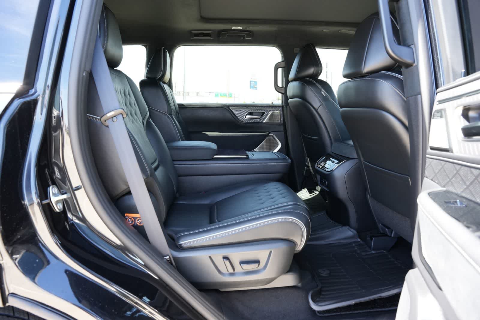 Thumbnail: 2026 INFINITI QX80 - 21