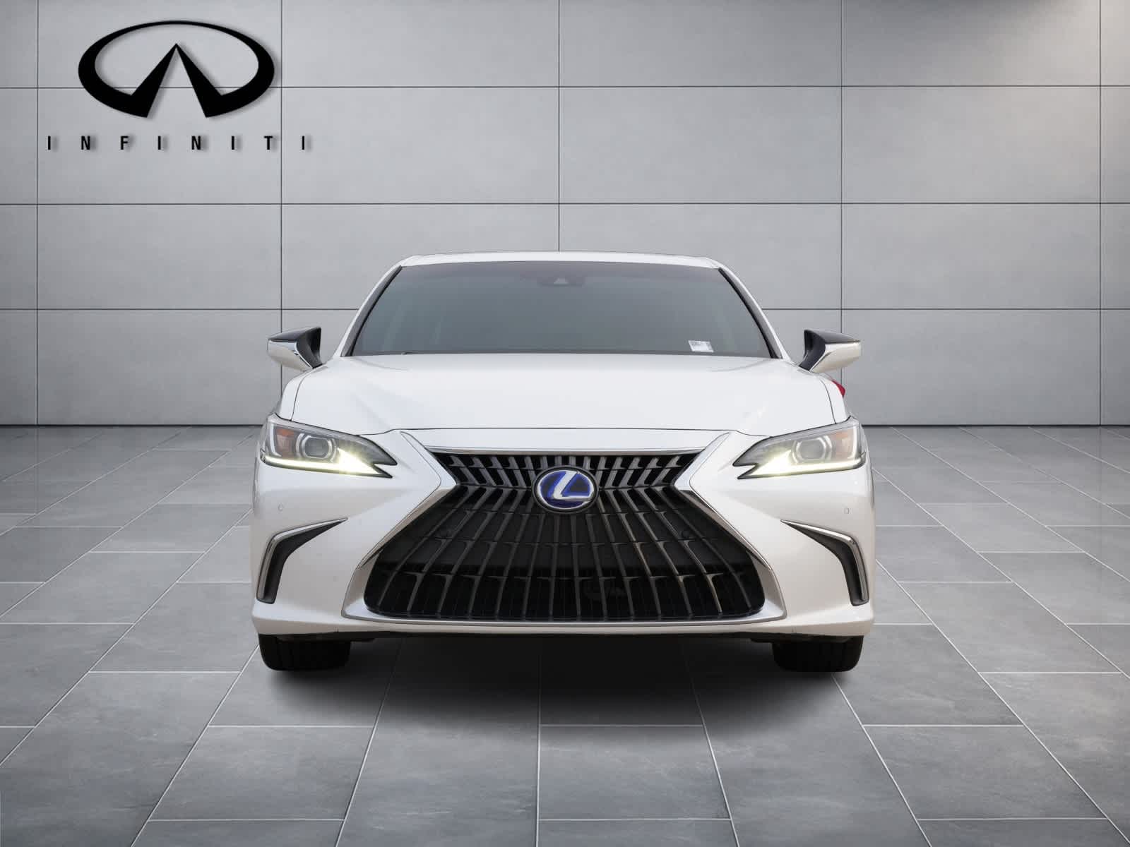 Thumbnail: 2022 Lexus ES - 2