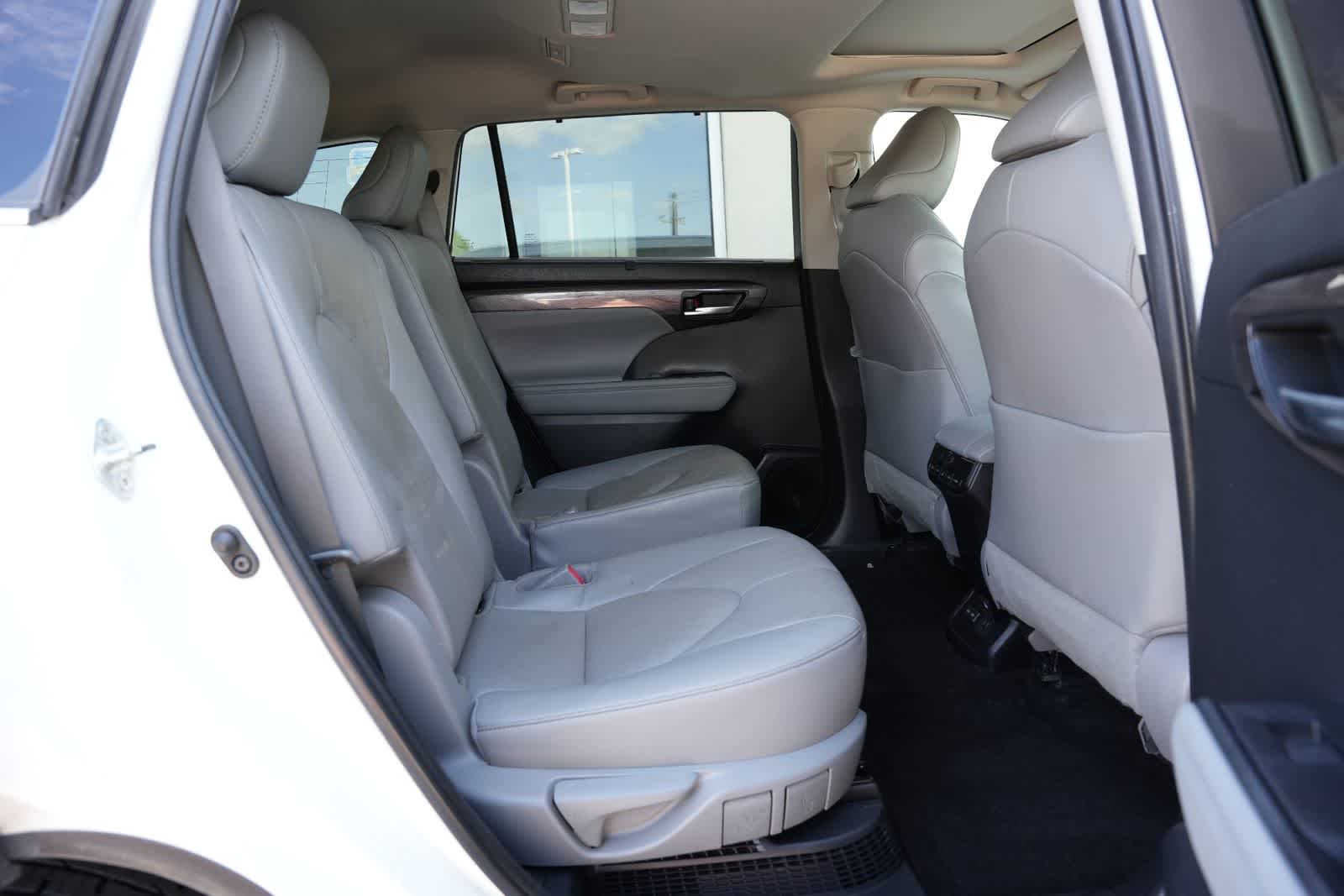 Thumbnail: 2023 Toyota Highlander - 20