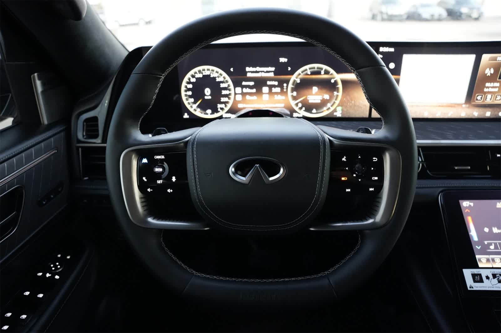 Thumbnail: 2026 INFINITI QX80 - 9