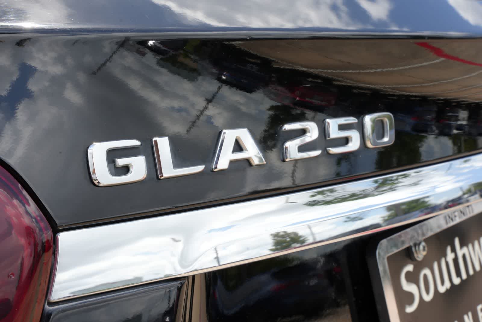 Thumbnail: 2020 Mercedes-Benz GLA - 19
