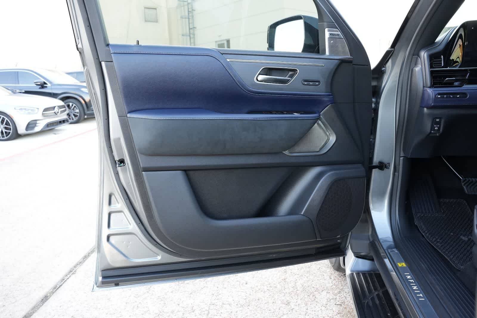 Thumbnail: 2026 INFINITI QX80 - 18