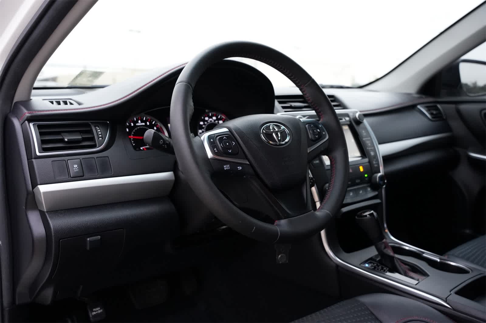 Thumbnail: 2015 Toyota Camry - 16