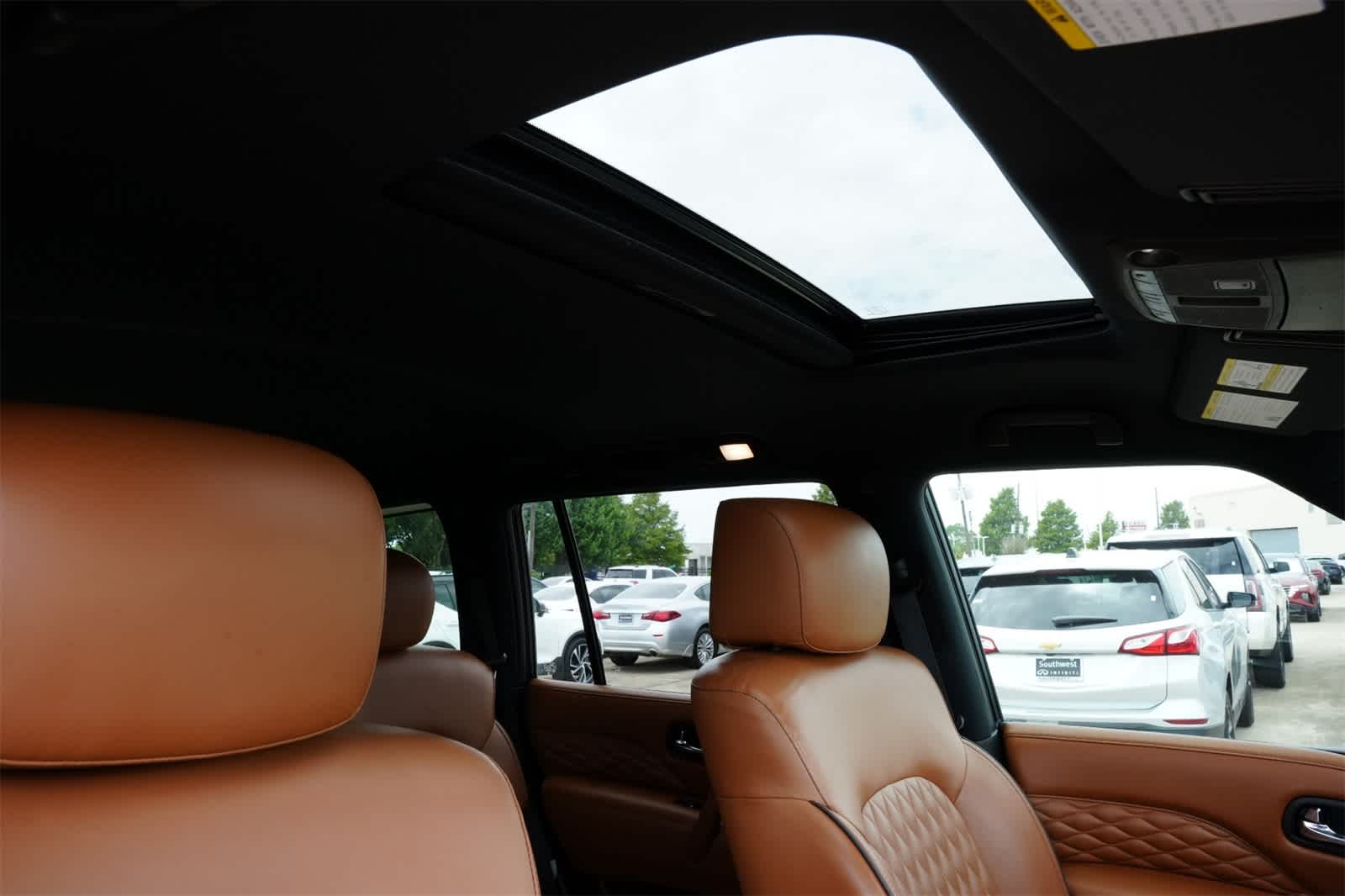 Thumbnail: 2022 INFINITI QX80 - 25