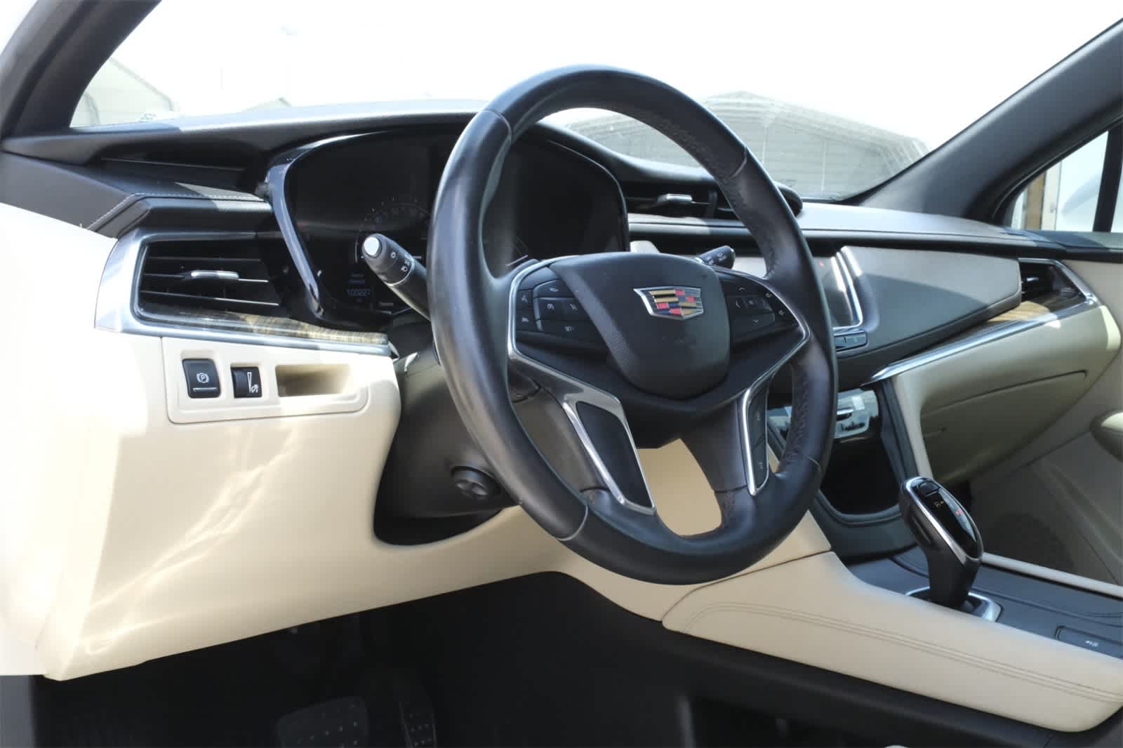 Thumbnail: 2017 Cadillac XT5 - 15