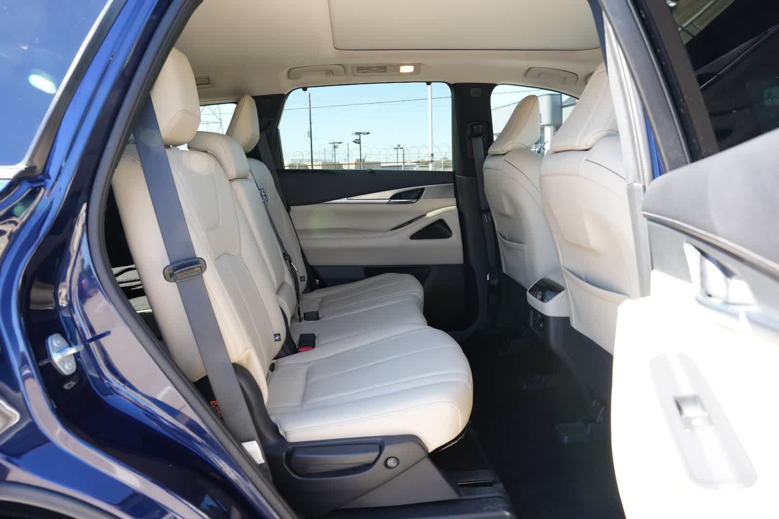 Thumbnail: 2023 INFINITI QX60 - 21