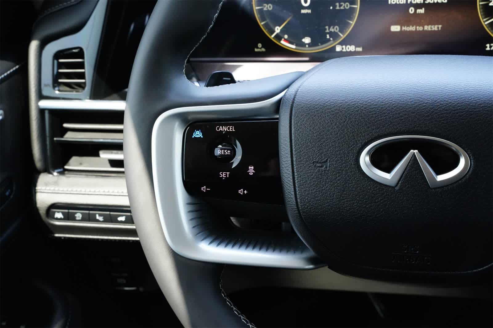 Thumbnail: 2025 INFINITI QX80 - 10