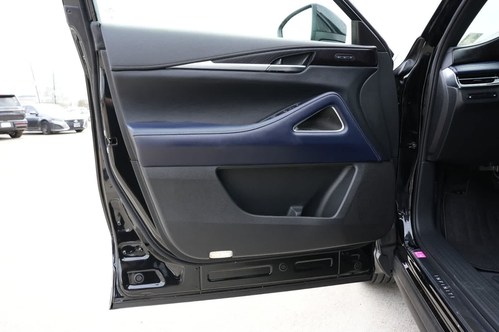 Thumbnail: 2026 INFINITI QX60 - 18