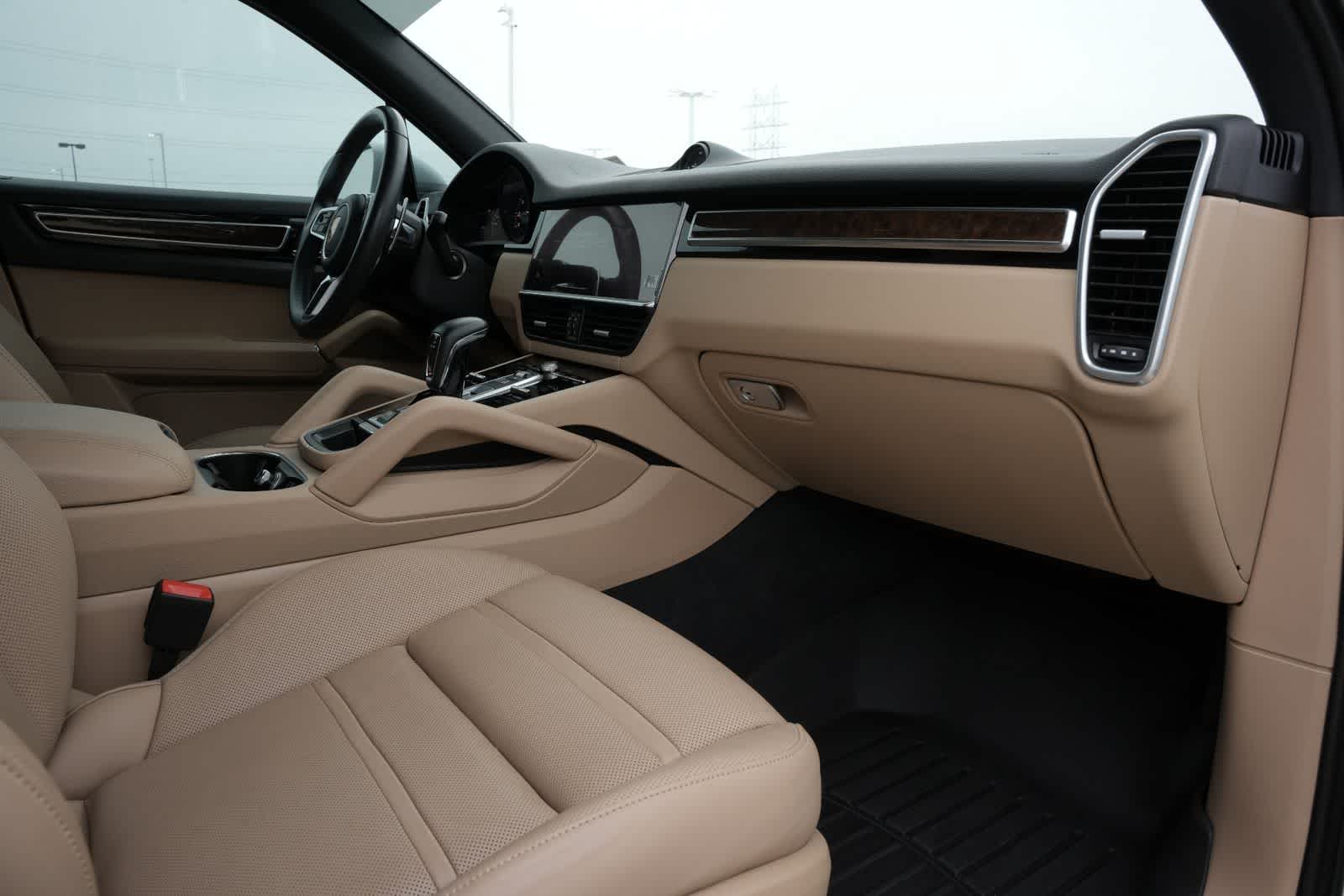 Thumbnail: 2023 Porsche Cayenne - 21