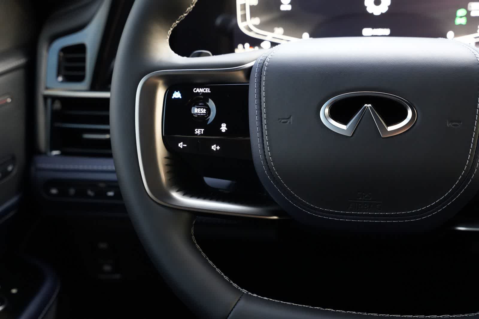 Thumbnail: 2026 INFINITI QX80 - 10