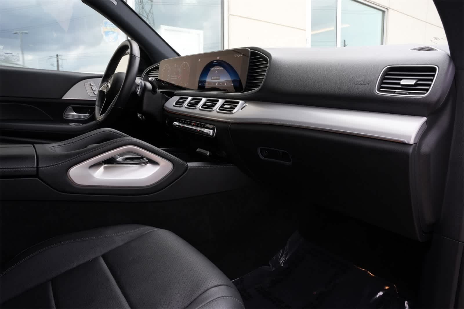 Thumbnail: 2025 Mercedes-Benz GLE - 22