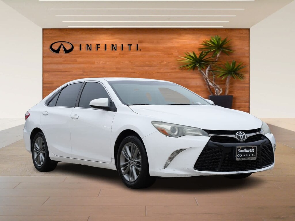 Used 2015 Toyota Camry SE Sedan