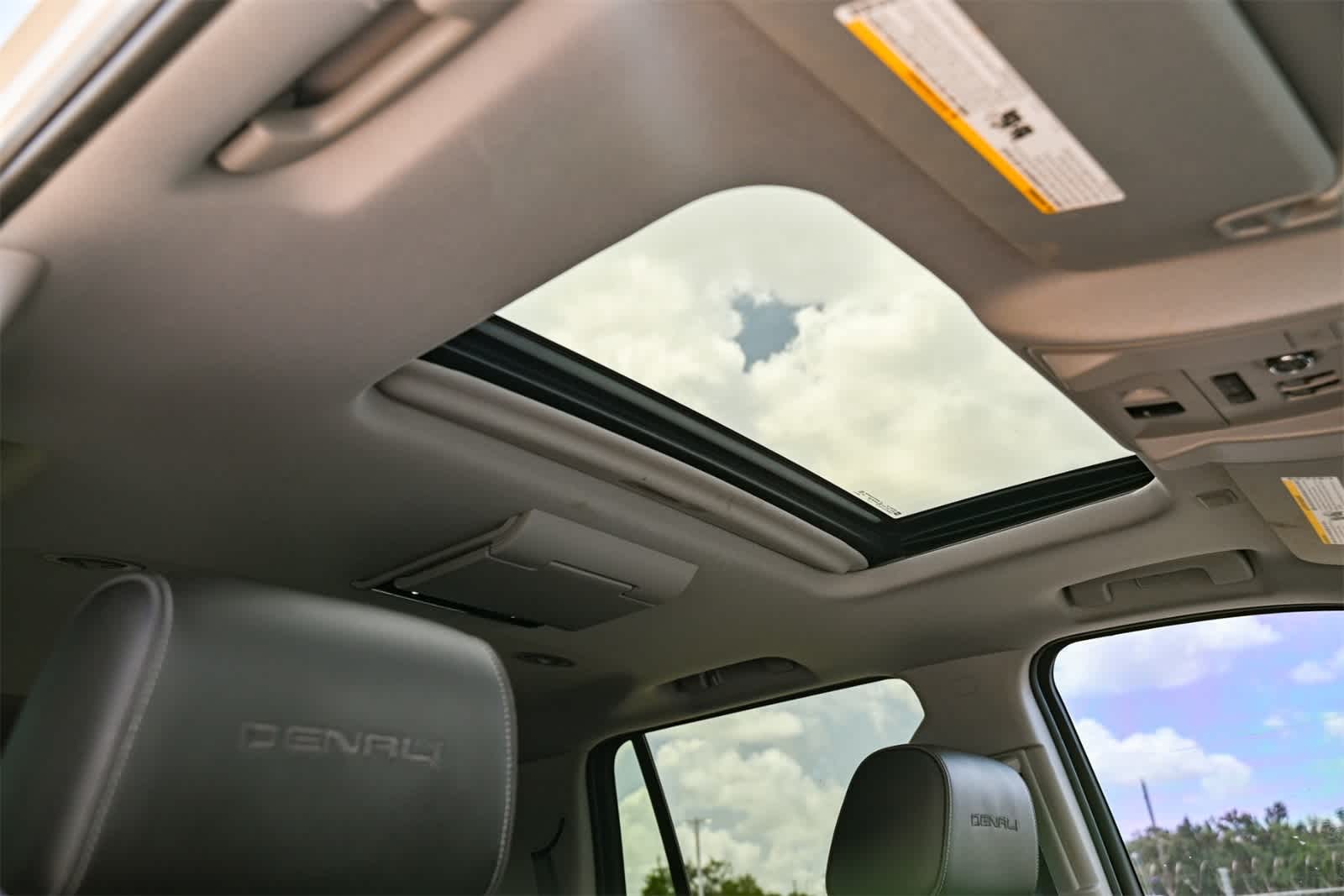 Thumbnail: 2015 GMC Yukon - 23