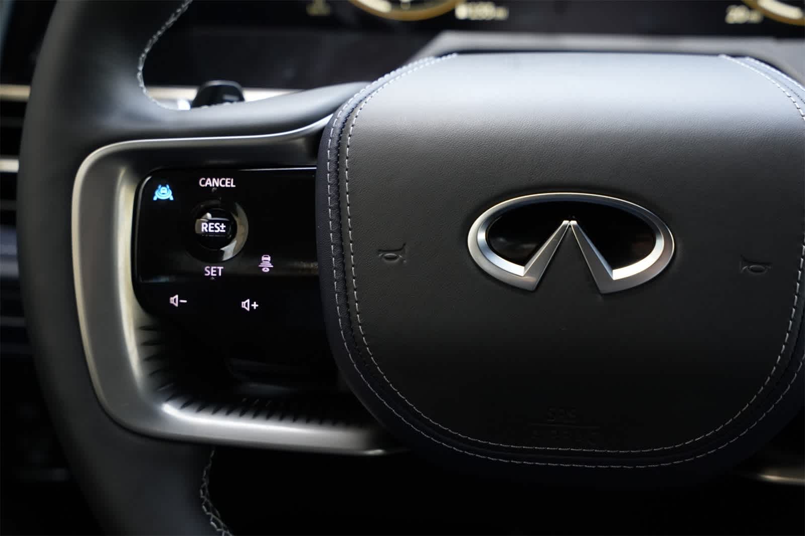 Thumbnail: 2026 INFINITI QX80 - 10