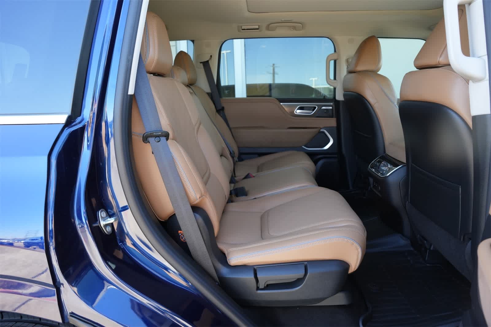 Thumbnail: 2025 INFINITI QX80 - 22