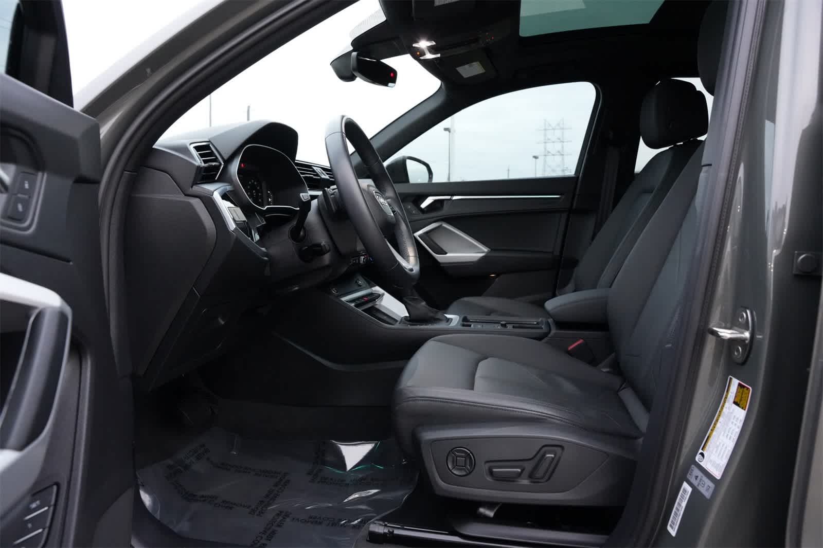 Thumbnail: 2022 Audi Q3 - 17