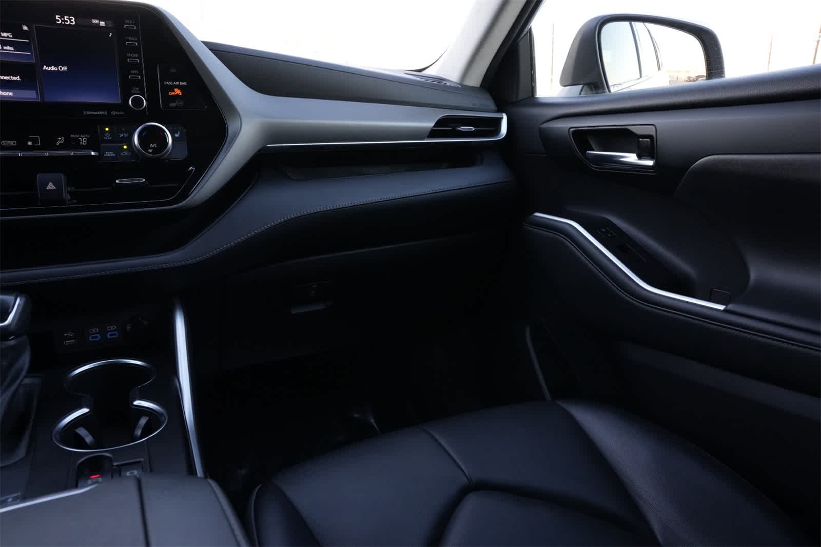 Thumbnail: 2022 Toyota Highlander - 8